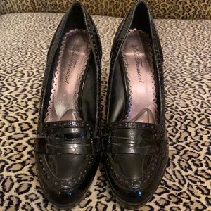 Black patent heels size 10M